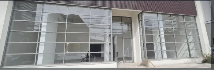 Loja em frente ao metrô com altíssimo fluxo de pessoas
