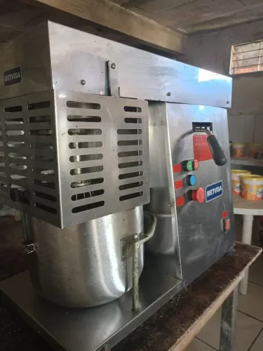 Batedeira de bolo profissional 