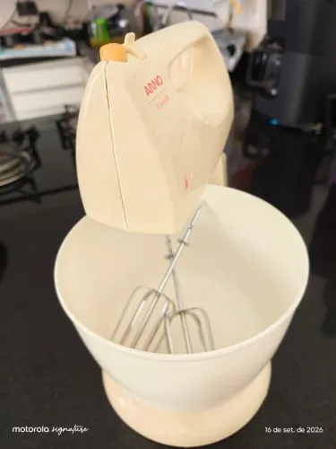 Batedeira de bolo Arno Ciranda Classic.