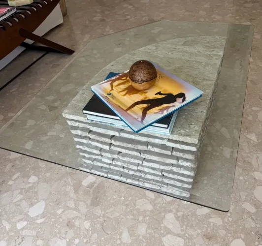 Mesa de centro com tampo de vidro