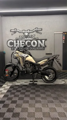 Moto impecável