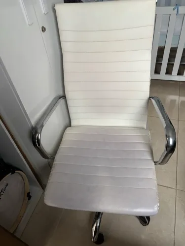 Cadeira de escritório Eames Presidente Branca