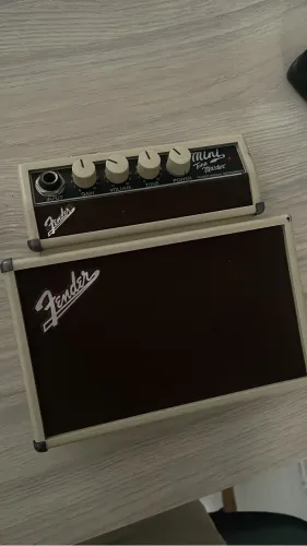 Mini Amplificador Fender Tone Master