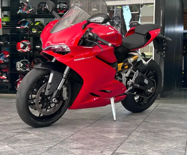 Moto muito nova