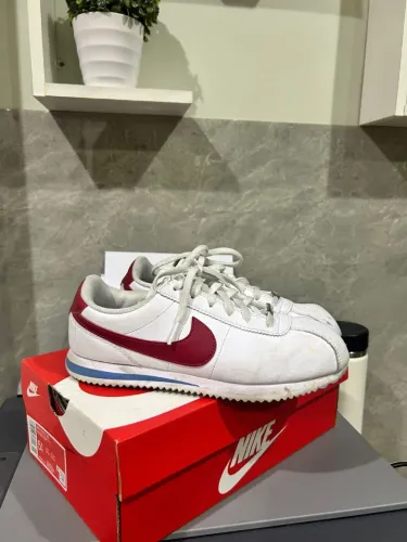 TÊNIS NIKE CORTEZ - NOVO, POUQUÍSSIMO USADO. TAMANHO 36