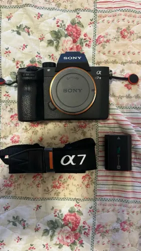 Câmera Sony Mirrorless alpha 7 III