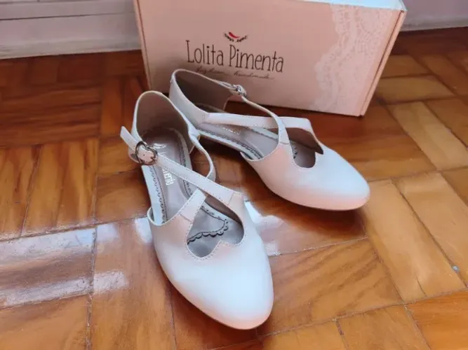  sapatilha Lolita Pimenta, modelo Mori Coração, em couro italiano off white
