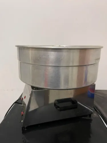MÁQUINA DE ALGODÃO DOCE SEMI NOVA