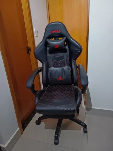 Cadeira Gamer KBM CG600, Preta e Vermelho, Com Almofadas, Descanso Para Pernas retratil
