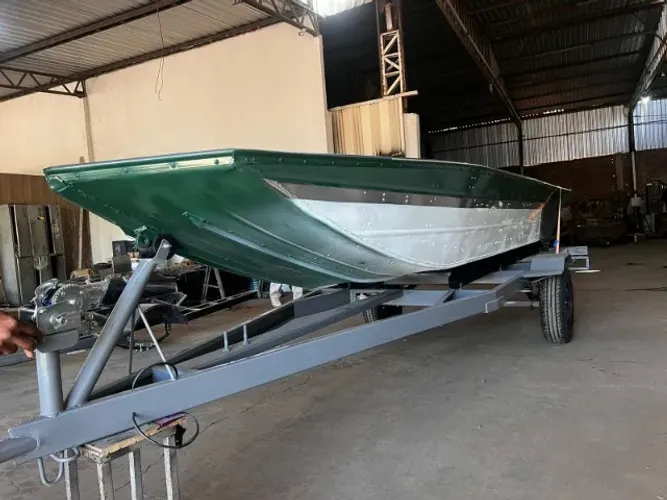 Canoa com ótimo espaço interno 