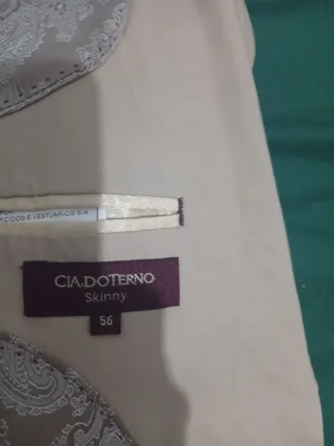 Terno e calça bege, usei uma vez