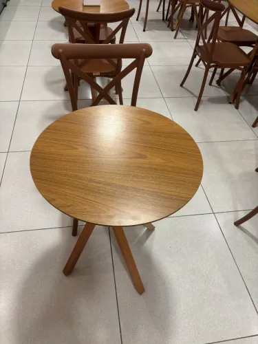 Cadeira e mesa 