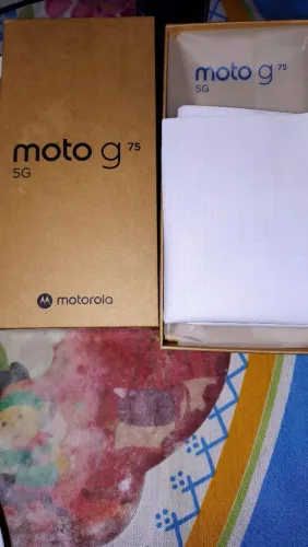 Moto G75 com um ano de uso sem detalhes aceito troca ou oferta Samsung de peferencia