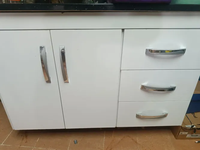 Gabinete com pia 
