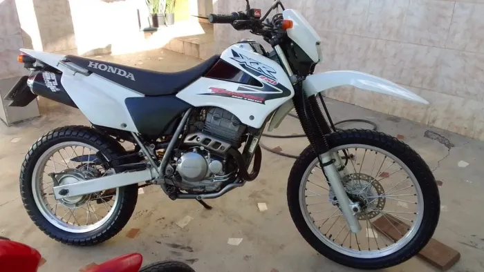 Moto Honda XR 250 Tornado (2003)