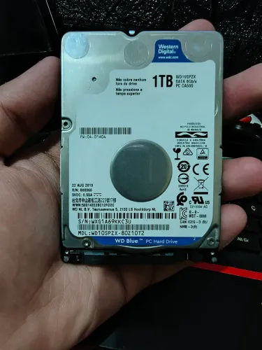 HD NOTEBOOK 1TB WESTERN DIGITAL (WD10SPZX) WD BLUE - Pc Hard Drive (COM DEFEITO)
