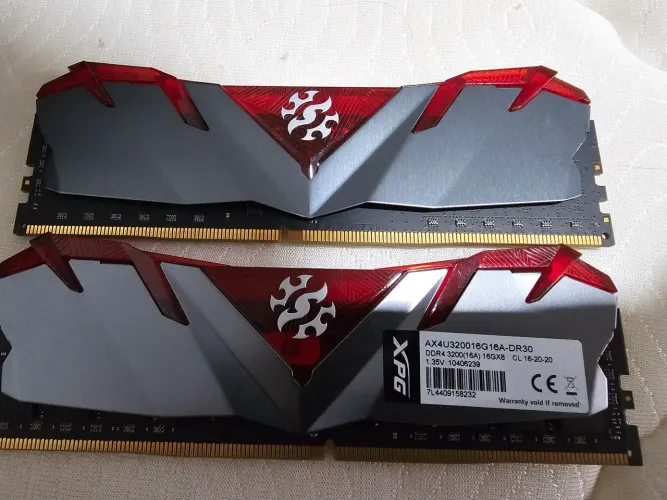 Kit Memória RAM XPG Gammix D30 32GB (2x16GB) DDR4 3200MHz