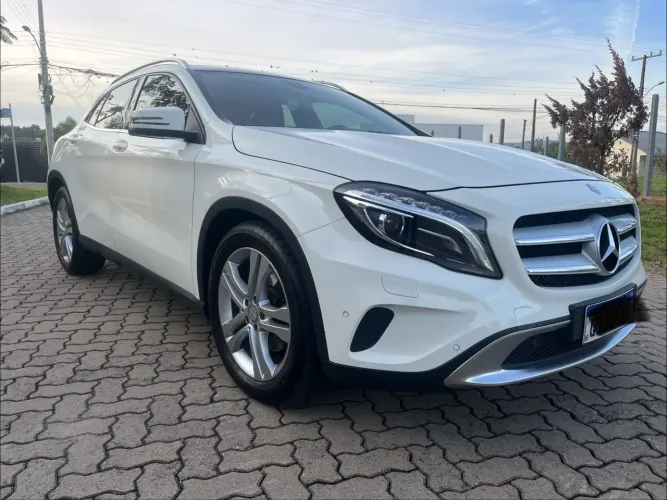Mercedes-Benz GLA 250 Vision 2.0 TB 16V 211cv Aut. 2015