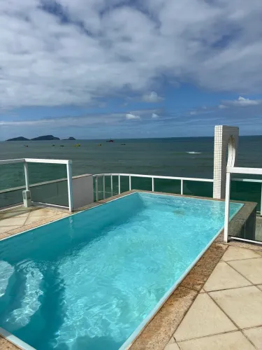 Apartamento mobiliado frente praia