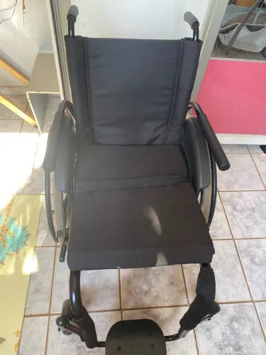 Cadeira de rodas marca Ortomobil