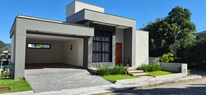 Casa em Condomínio Fechado no Córrego Grande, Florianópolis/SC