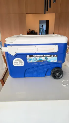 Cooler caixa  térmica Igloo com rodinhas 