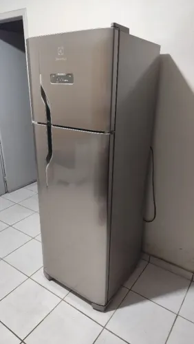 - Vendo"Geladeira INOX Electrolux 400L - Frost-Fre