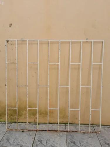 Vende-se grade de segurança