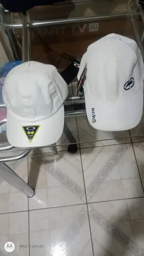 Vende se Bonés novos. 