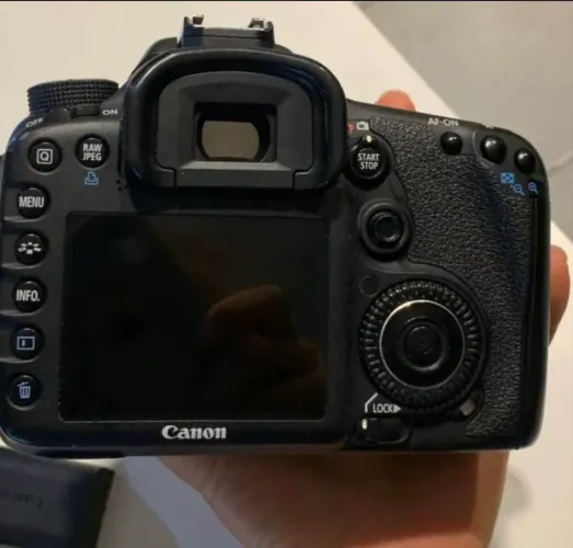 CÂMERA CÂNON 7D - COMPLETA