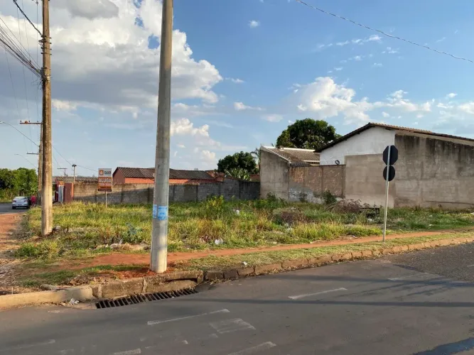 Terreno à venda no bairro Jardim Canaã em Uberlândia