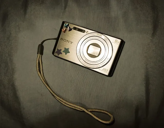Cybershot Sony 20.1 Megapixels (DSC-W830)