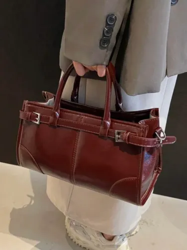 Bolsa bordô transversal e de mão