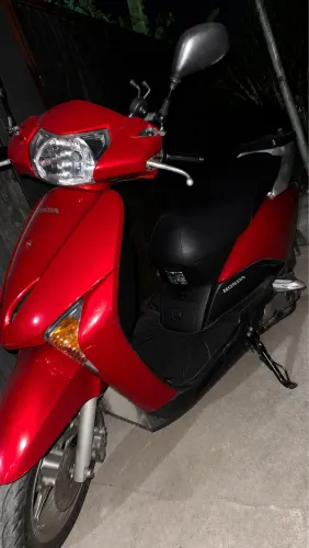 Moto Honda lead