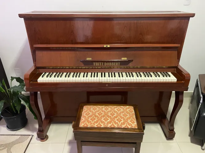 Piano Vertical Fritz Dobbert