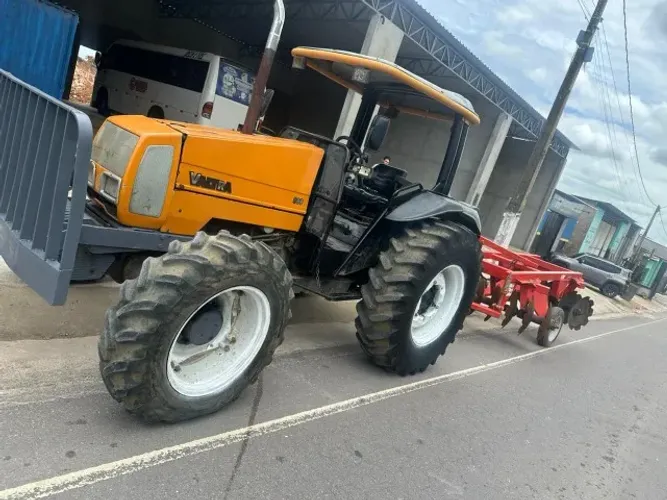 Trator Valtra 2009 com grade 16 discos