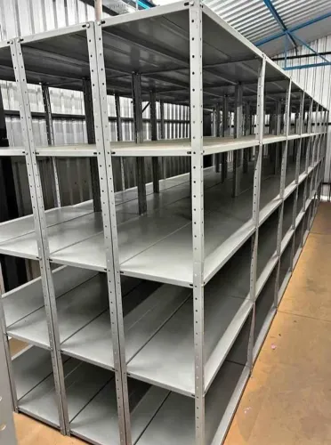 Estantes de aço reforçadas