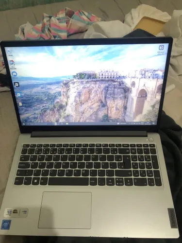 VENDO NOTEBOOK DA LENOVO SEMI NOVO, FUNCIONANDO PERFEITAMENTE