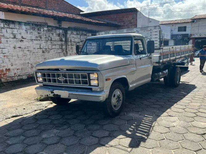 Vendo caminhão FORD F4000 3/4 carroceria de madeira