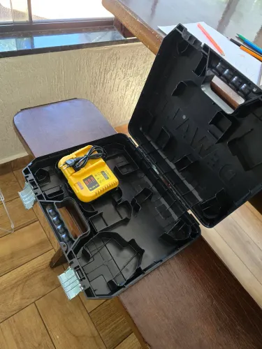 Maleta e carregador DeWalt