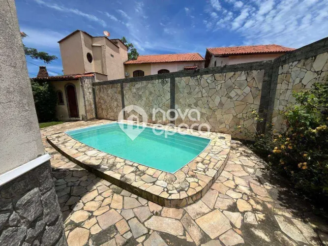 Praia Linda | Casa 3 quartos, sendo 2 suites