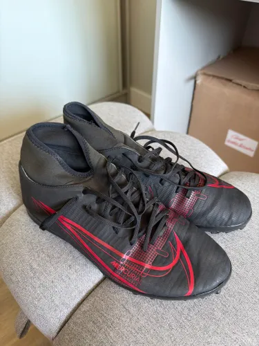 Chuteira mercurial tamanho 41