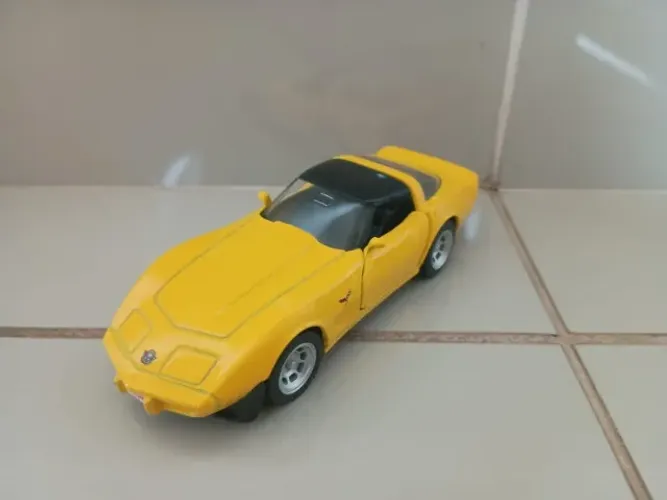 Miniatura chevrolet corvette c3 maisto 1:39