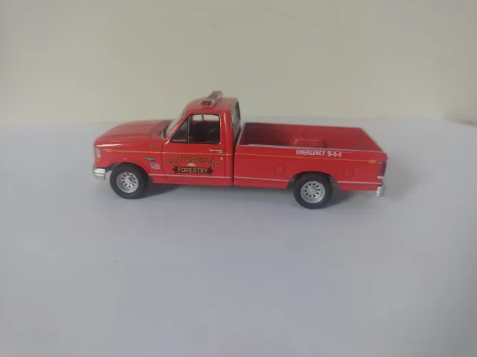 Miniatura Greenlight 1992 Ford F-350 Fire & Rescue Vermelho 1:64 Loose Novo