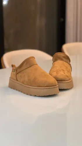 Sapato Estilo UGG Plataforma - Novo (Nunca Usado)