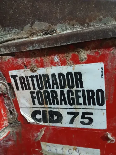 Vendo triturador forageiro cid