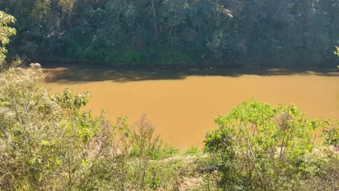 Lote 2.800 metros ás Margens do Rio Paraopebas com Casa