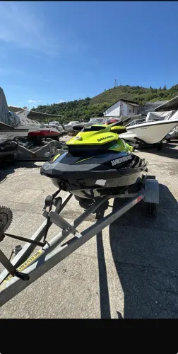 Jet ski