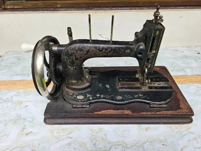 Máquina de costura Singer antiga