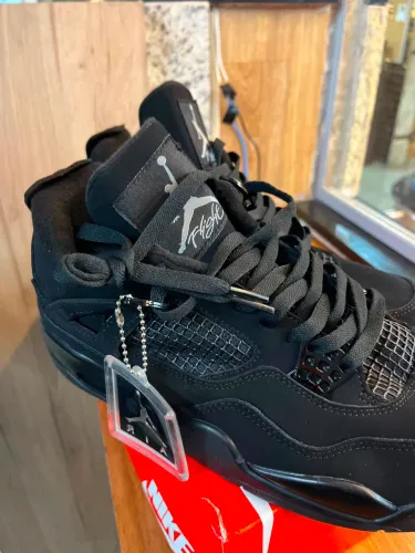 Air Jordan 4 Retro "Black Cat"